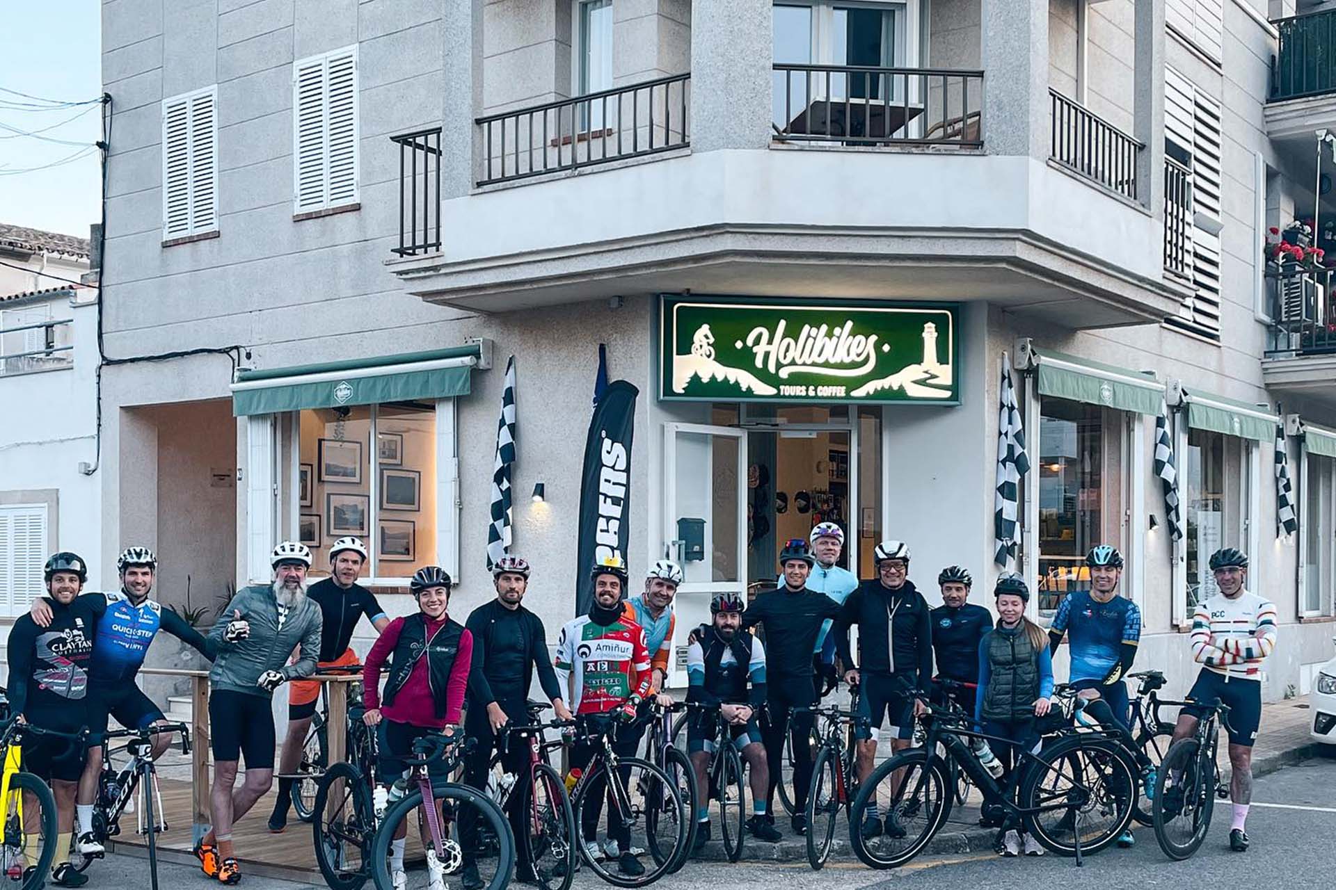 puerto pollensa mallorca cycling cafe